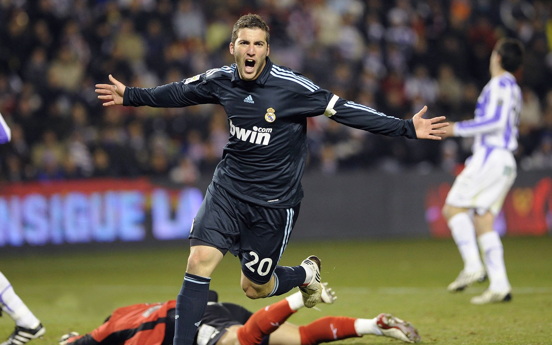 五大联赛是否增加双后腰保护中卫站位结构稳定性，五大联赛最强中场