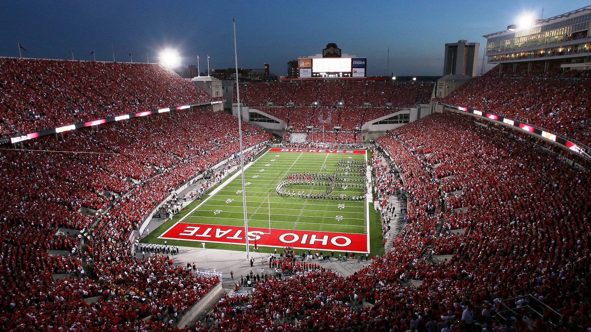 五大联赛主力中卫是否必须具备远射威胁能力,五大联赛中场球员